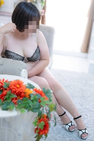 色白グラマー気配りの出来る「ひまわり」さん今すぐご案内できます 最終18時まで受付